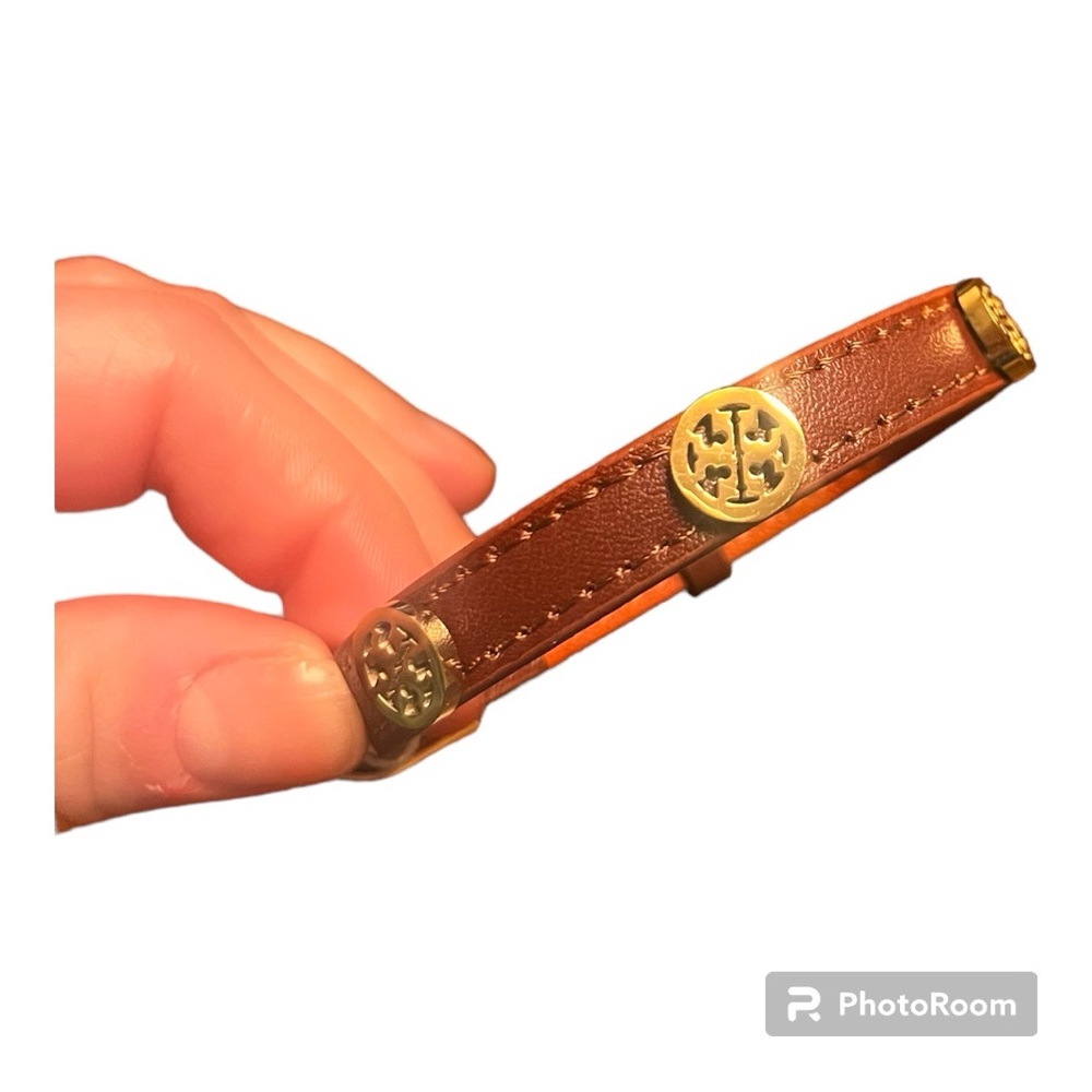 Tory burch super trendy leather with logo bracelet